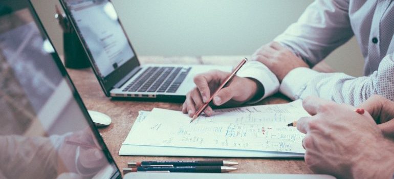 Two GTA movers making a plan.