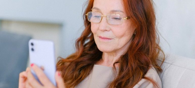 woman dialing movers Bradford