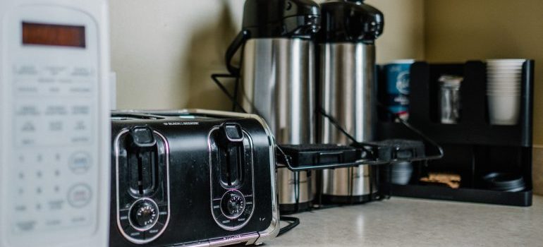 Small kitchen appliances on the counter