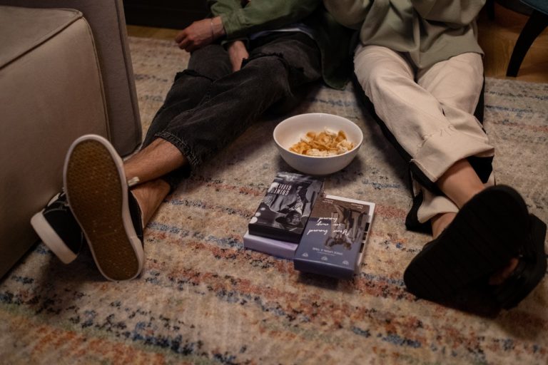 couple thinking how to pack rugs and carpets