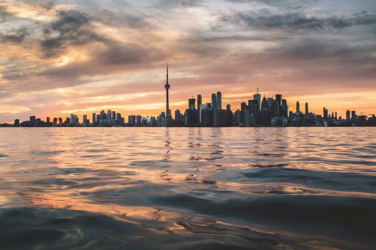 living in downtown toronto skyline