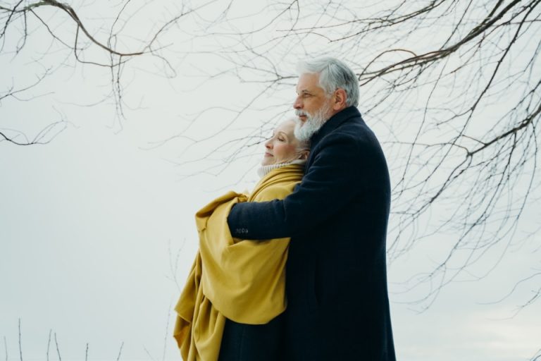 Senior couple looking for small towns for seniors in Canada