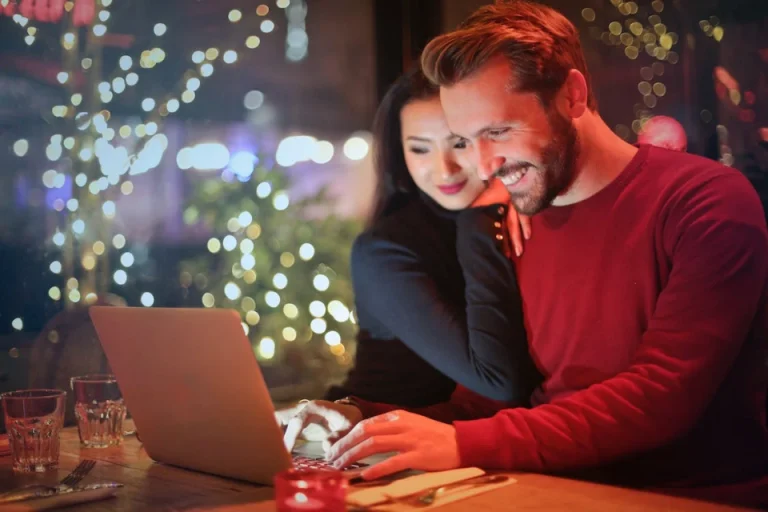 A couple looking for ways to reduce stress when moving to Mallorytown