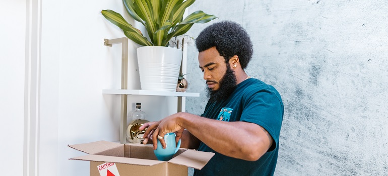 a mover providing packing services 