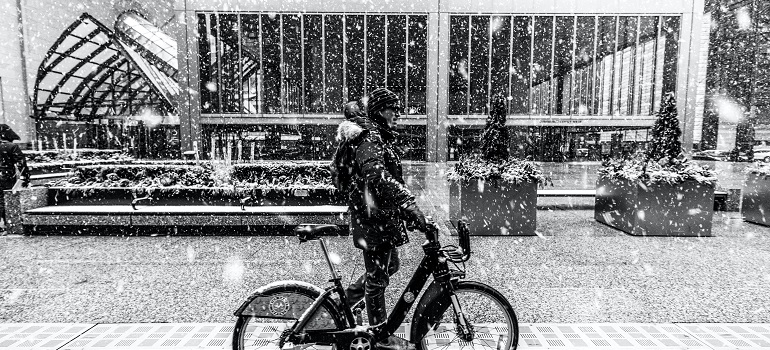 a man staying active even during the winter 