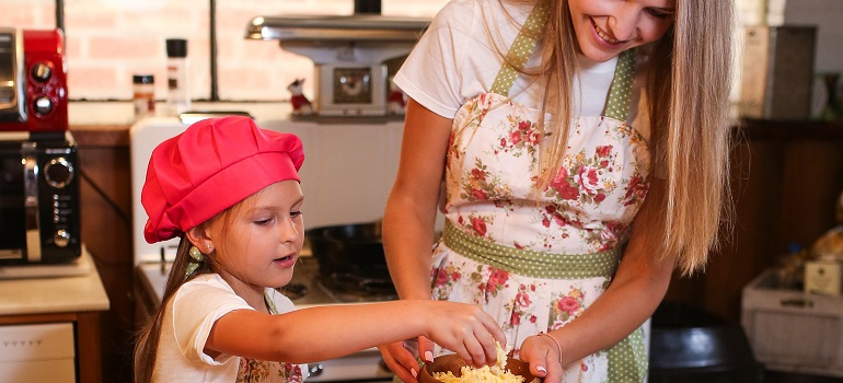 mother and daughter in a cooking class 
