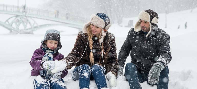 a family enjoying winter activities in Toronto 