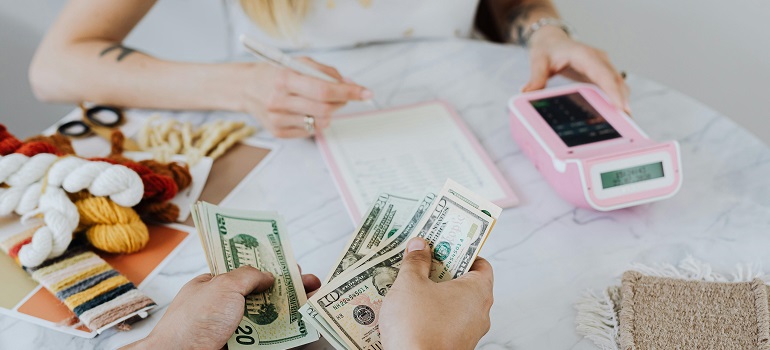 people counting money