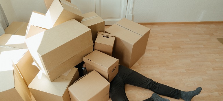 a man who made mistakes of moving in Toronto during the summer