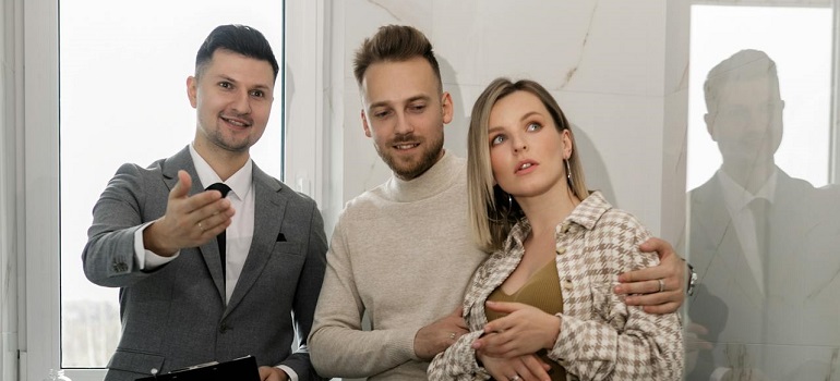 a family buying a home in Mississauga