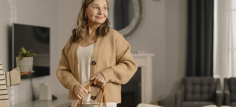 an old lady moving to one of the places in Toronto for retirees
