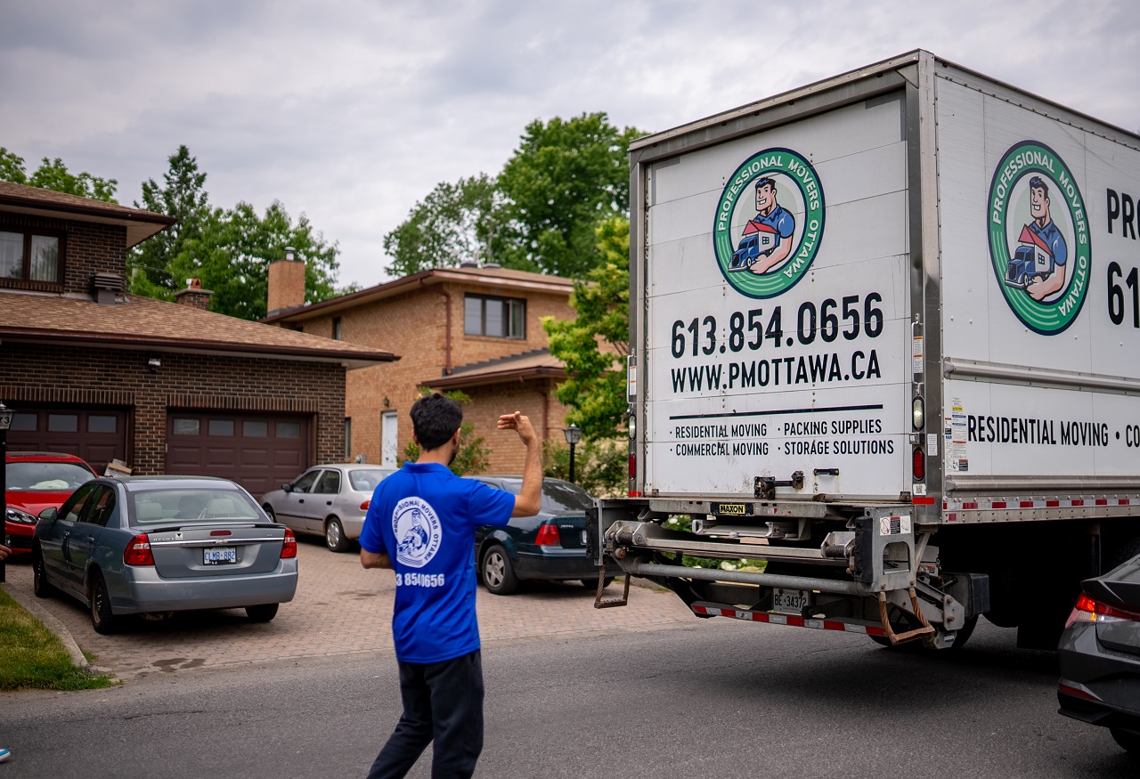 movers conducting a spring move from Brampton to Oshawa