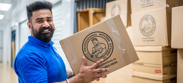 a professional mover helping people who are downsizing and moving to a semi-detached home in Scarborough