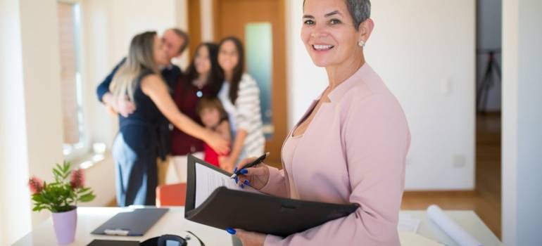 a real estate agent helping people who are moving from dowtown Toronto to Richmond Hill with kids