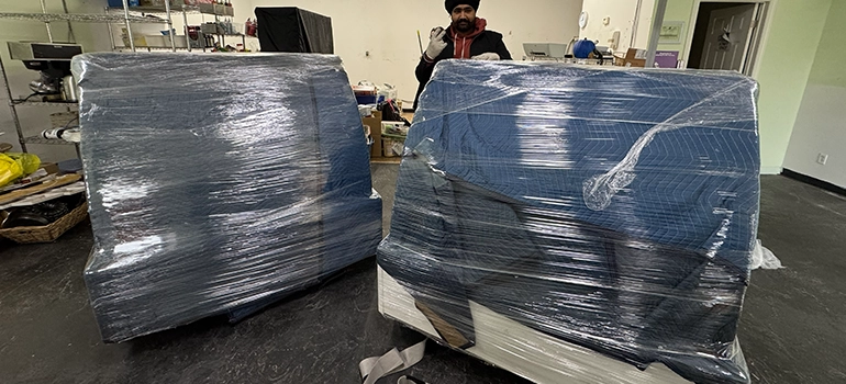 Certified rigging team wearing PPE and performing load checks to demonstrate strict Safety Protocols for Heavy Machinery Moving.